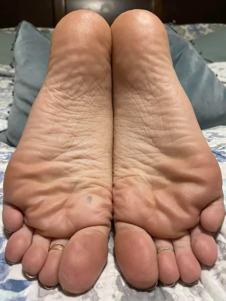 Feet #80485071