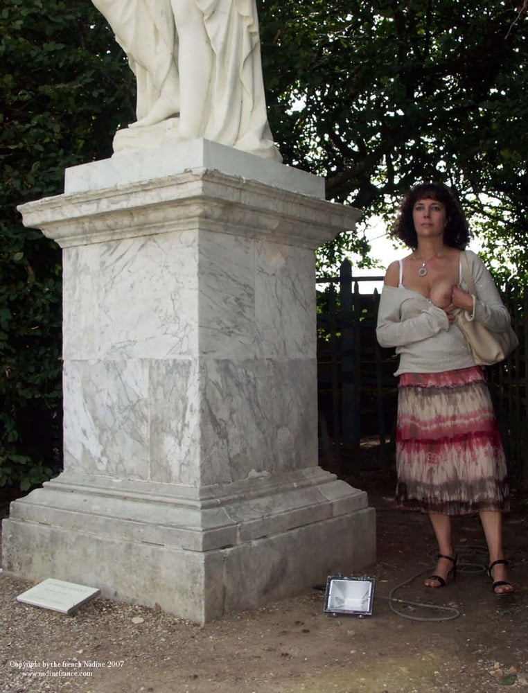 Nadine la reine des salopes a Versailles #82070256