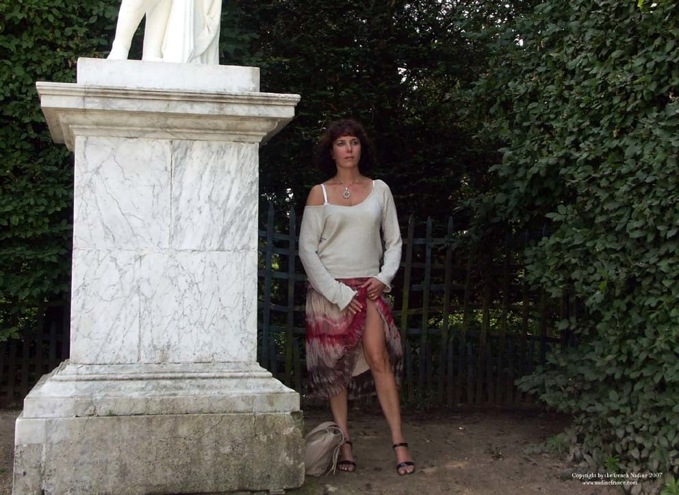 Nadine la reine des salopes a Versailles #82070262