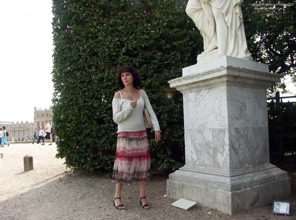 Nadine la reine des salopes a Versailles #82070268