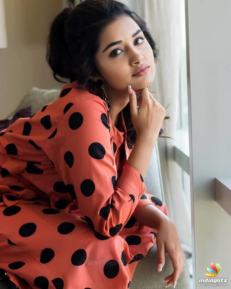Anupama Parameshwaran #90157528