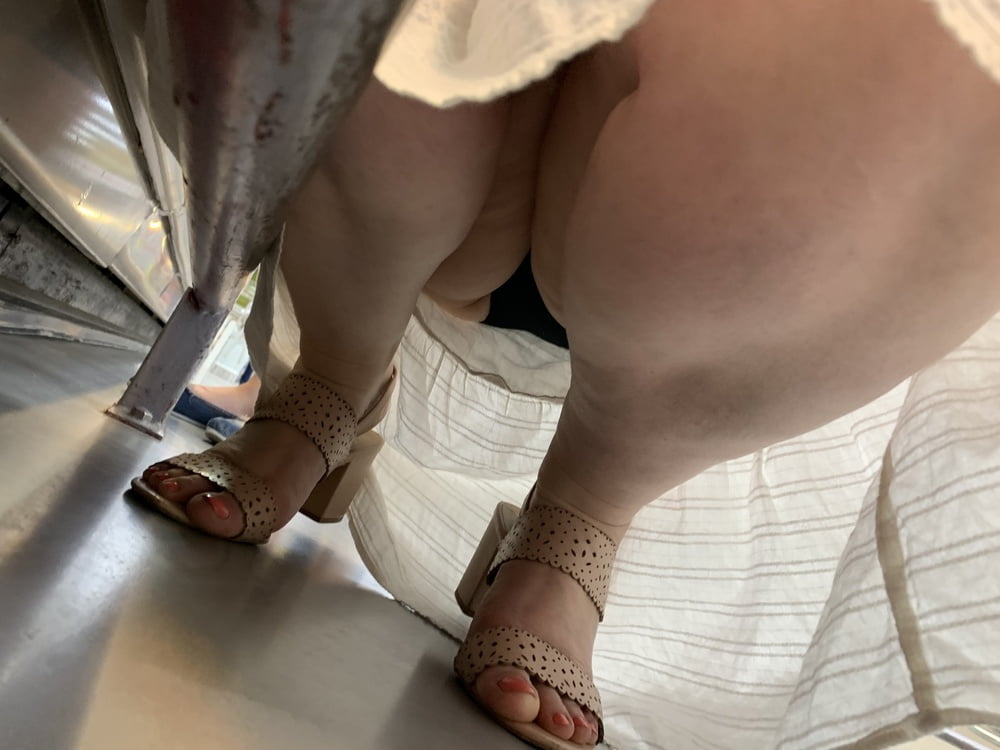 Mature seat down. Upskirt #93352178