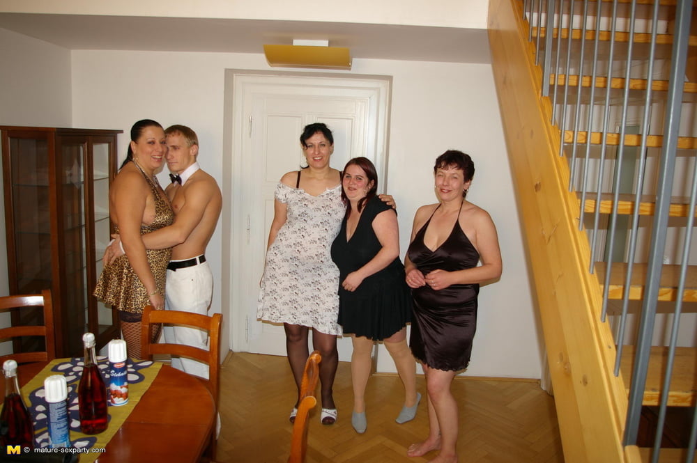 Mature Sexparty: Marietta, Davina, Paoline &amp; Tisa #90509168