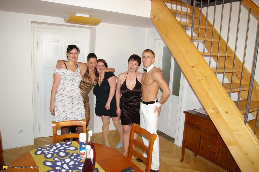 Mature Sexparty: Marietta, Davina, Paoline &amp; Tisa #90509170