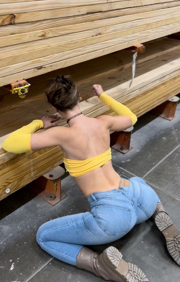 Ellie Handygirl desnuda #108676045