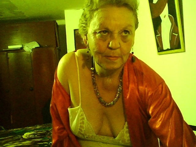 Abuela traviesa webcam
 #105183024