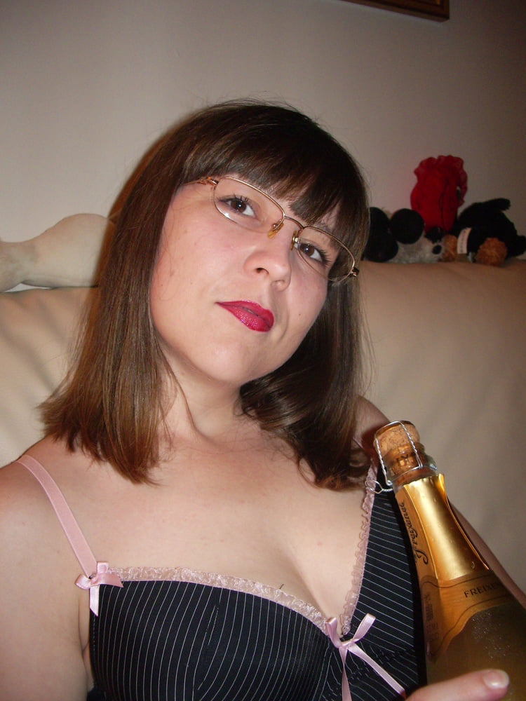 Champagner-Mädchen
 #101594766