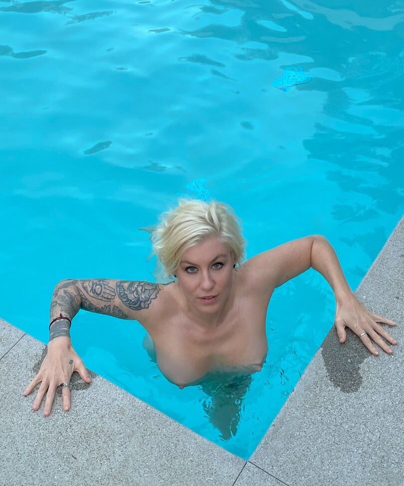 Comicbookgirl19 desnuda #109033219