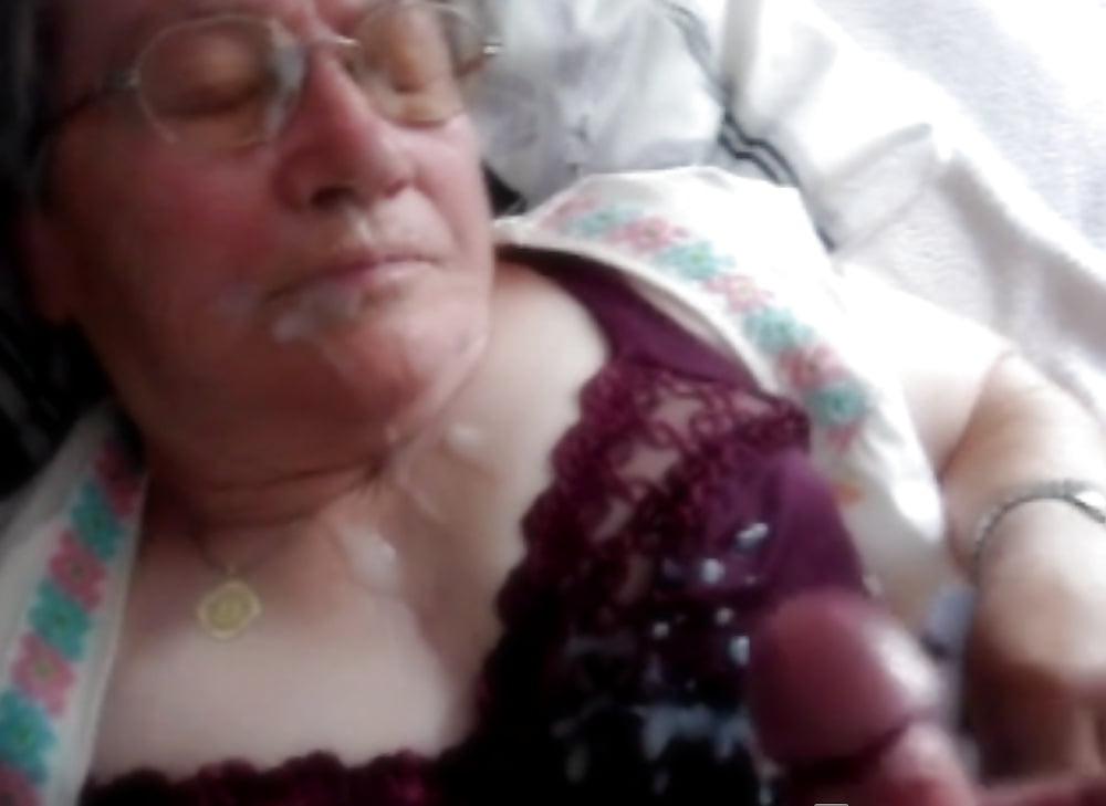 Oma, du bist eine dreckige Schlampe (34)
 #89892576