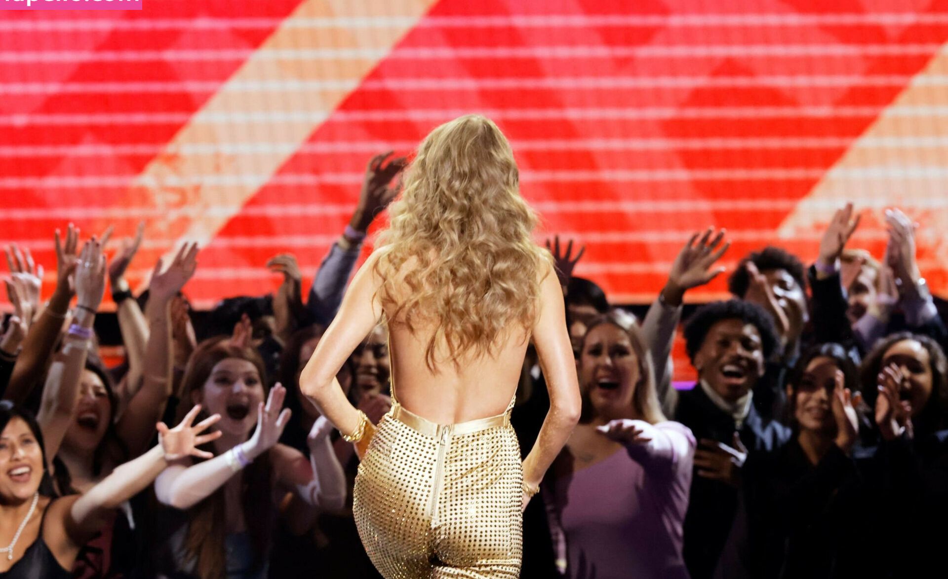 Taylor Swift nude #107972060
