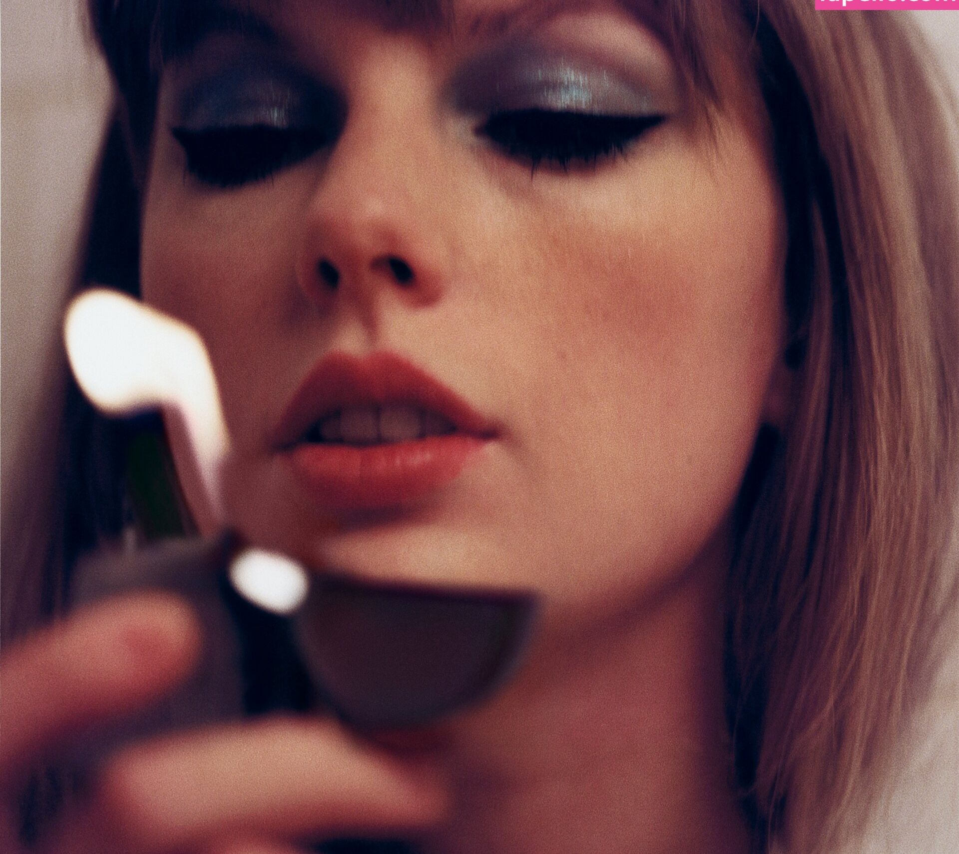 Taylor Swift nude #107972238