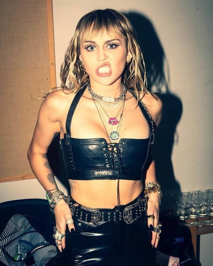 Miley Cyrus
 #96210396
