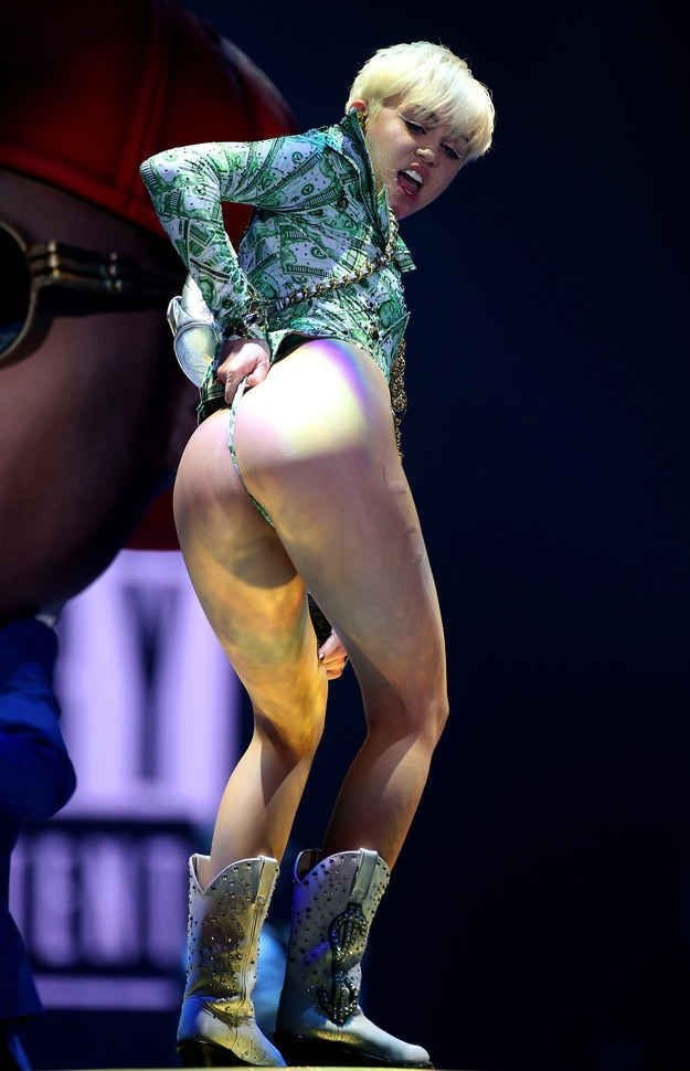 Miley cyrus
 #90720396