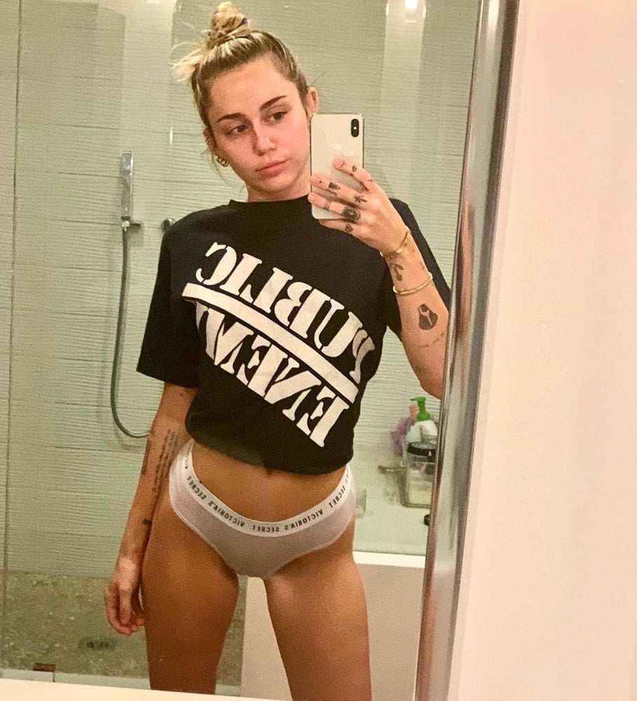 Miley cyrus
 #90720401
