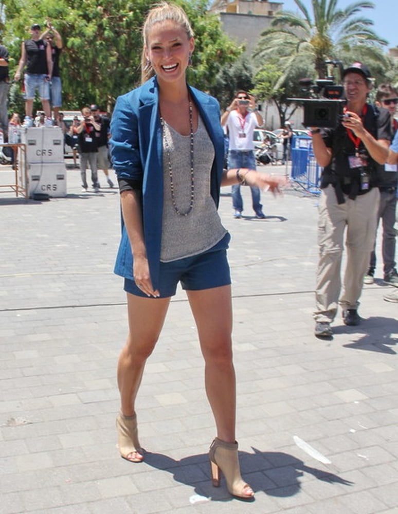 Long legs in shorts - Bar Refaeli #93192095