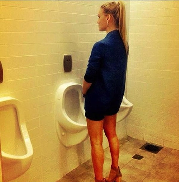 Lange Beine in Shorts - bar refaeli
 #93192622