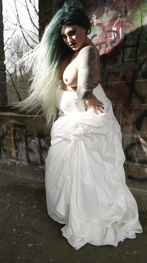 GOTHIC BRIDE #106816163