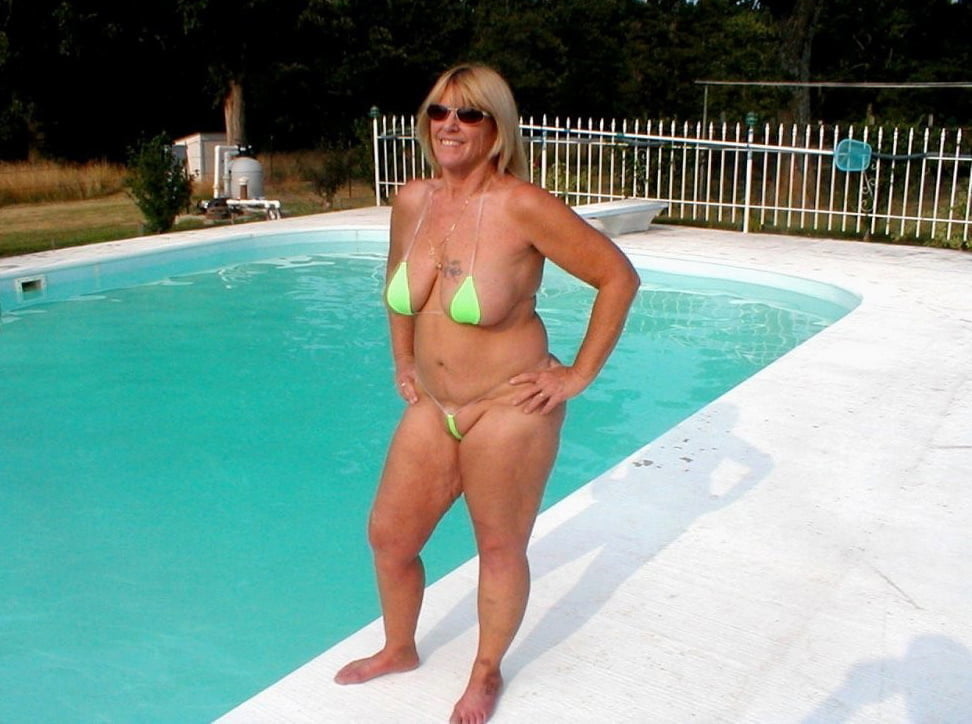Donne mature in bikini (set 1)
 #100604984
