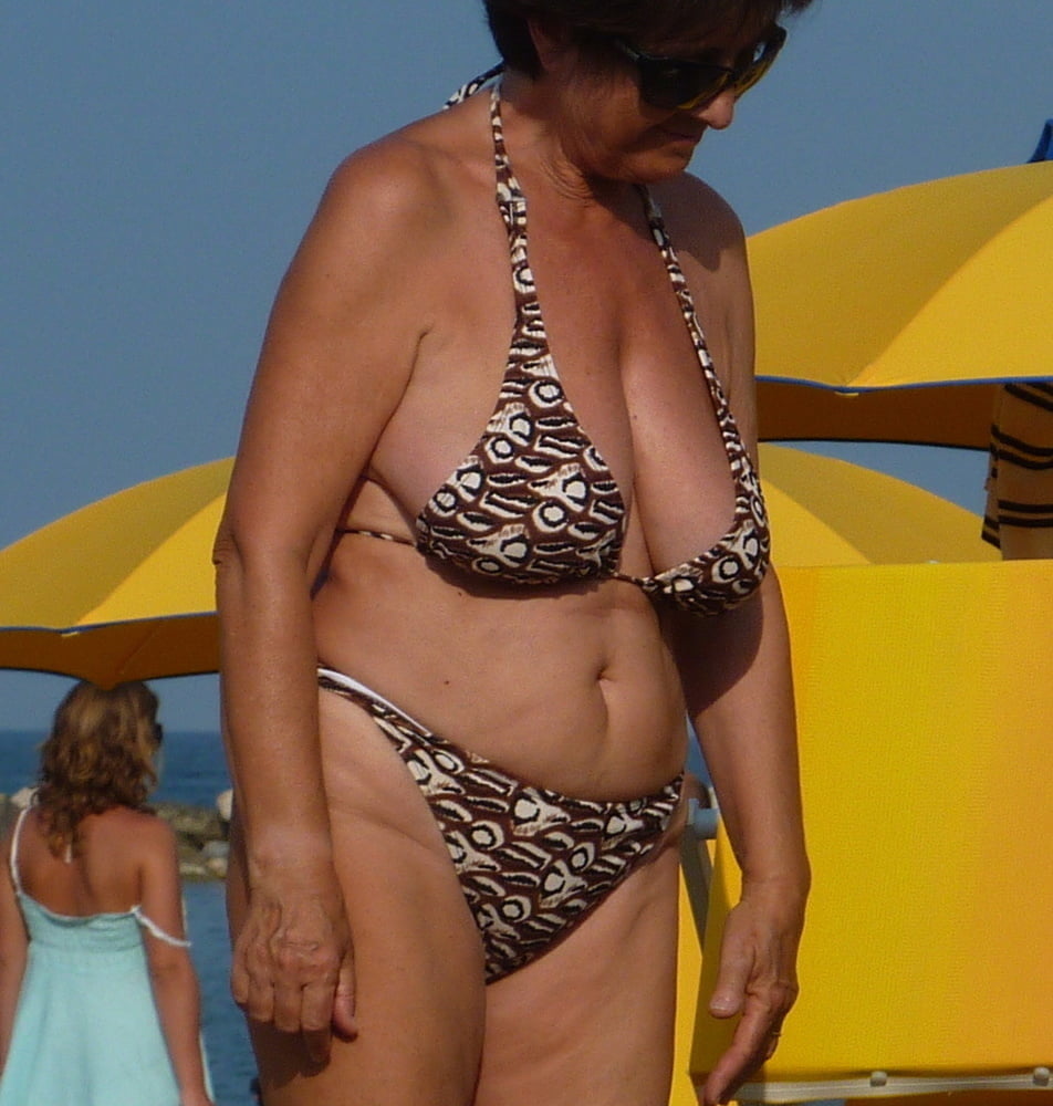 Mujeres maduras en bikini (set 1)
 #100605123