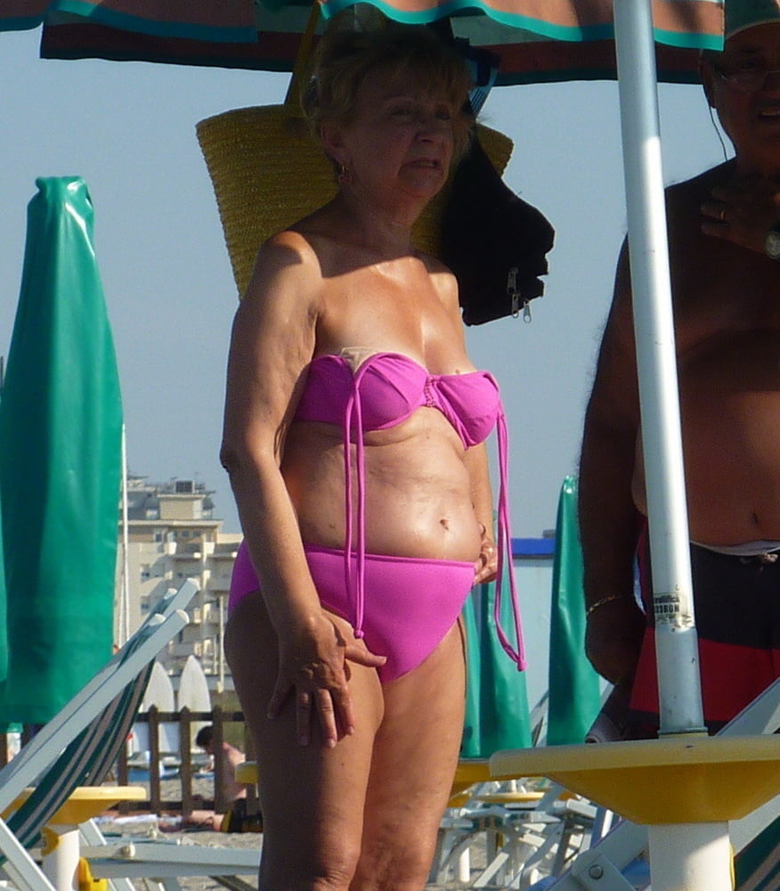 Donne mature in bikini (set 1)
 #100605135