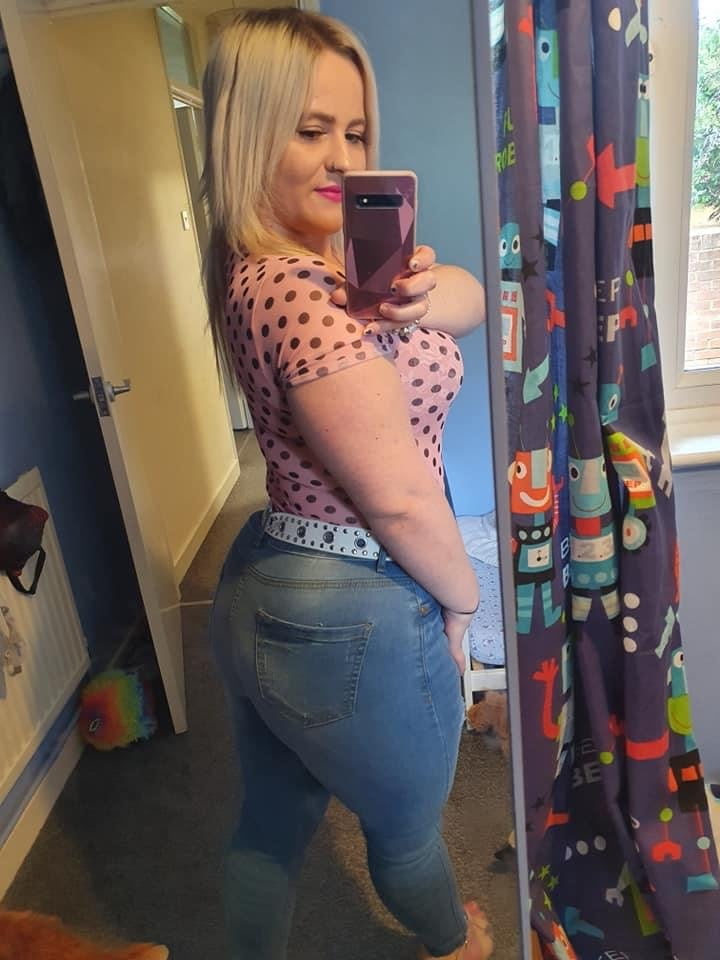 Great Yarmouth Blonde Chav, PAWG #90930915