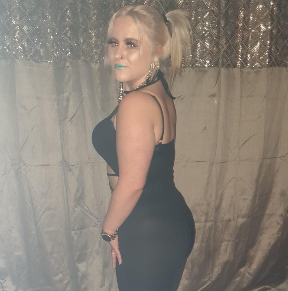 Great yarmouth blonde chav, pawg
 #90930931