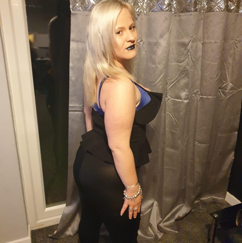 Great Yarmouth Blonde Chav, PAWG #90930952