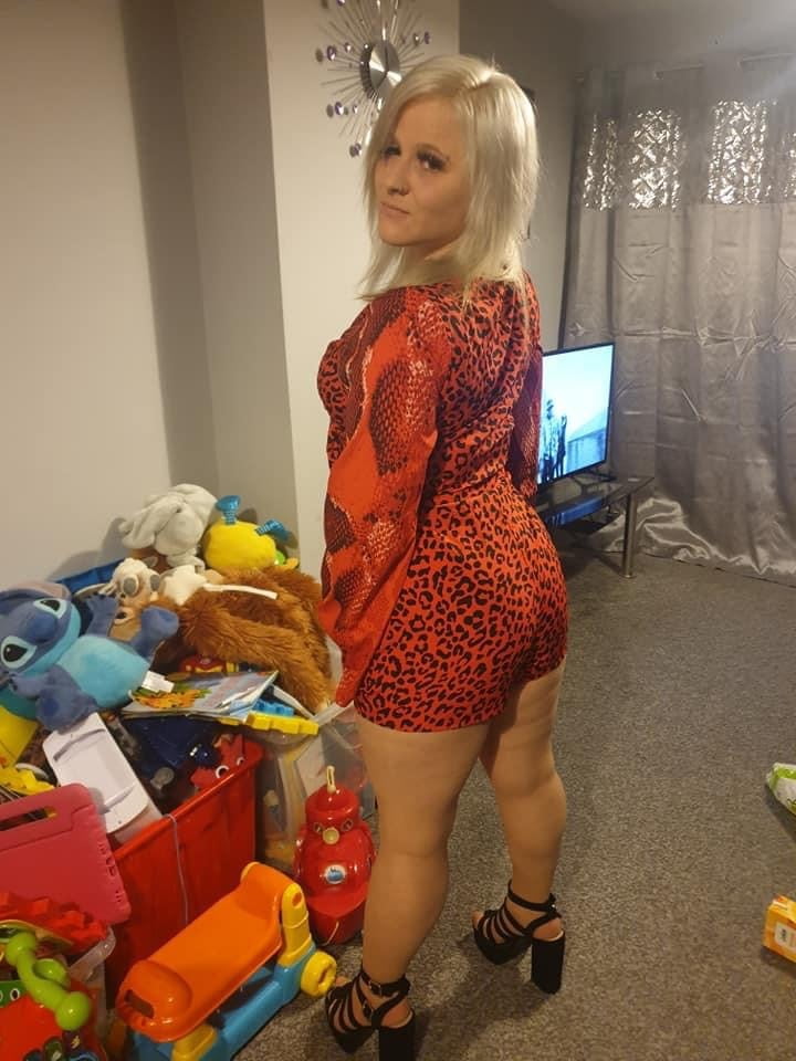 Great Yarmouth Blonde Chav, PAWG #90930960