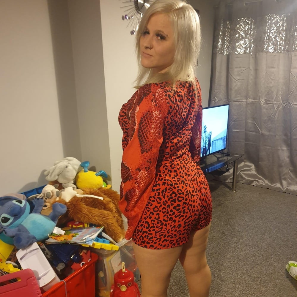 Great yarmouth blonde chav, pawg
 #90930962