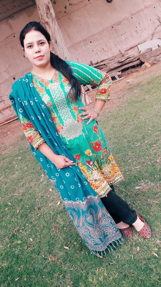 Madiha karachi belle divorse
 #91378738