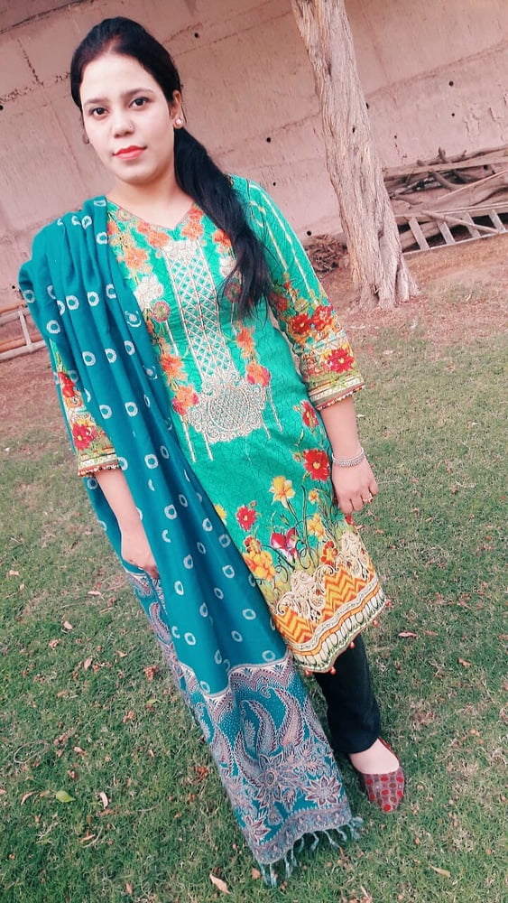 Madiha karachi belle divorse
 #91378743