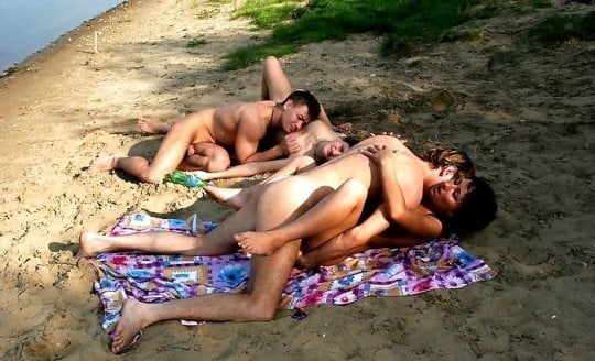 0822 plage nue pour femmes
 #90264614