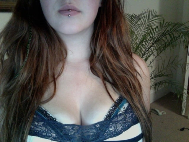 Brunette sefie webcam
 #101287574