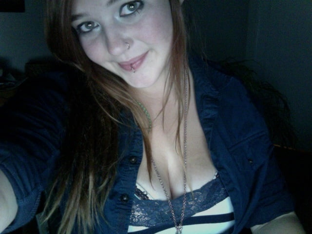 Brunette sefie webcam #101287778