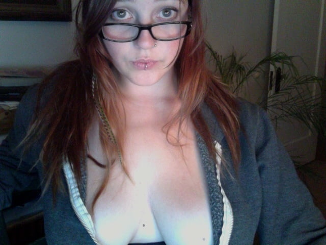 Brunette sefie webcam #101287862