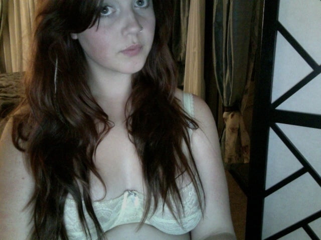 Brunette sefie webcam #101288428