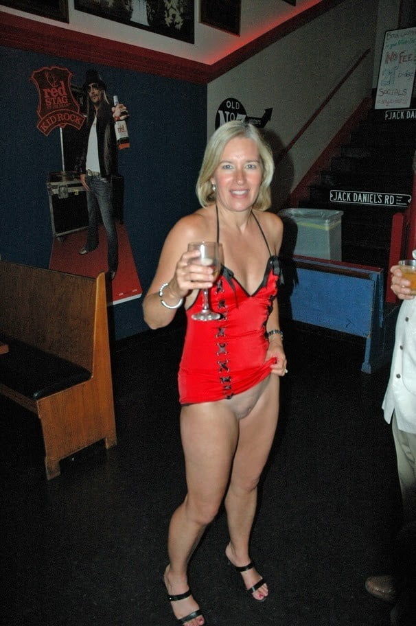 Abuelita exhibiendo en los bares
 #92620101