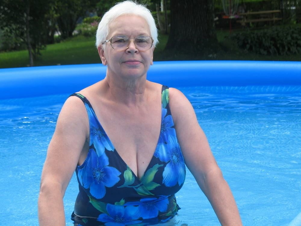 Ehefrauen von Freunden auf xhamster
 #105892484