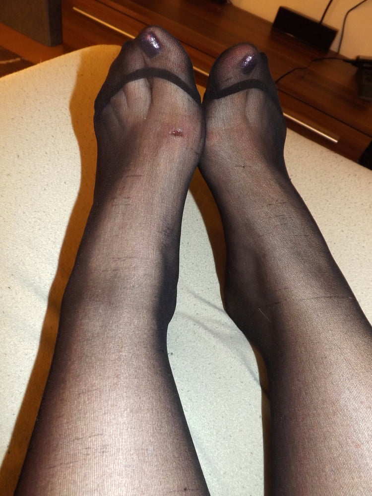 Bbw piedi in calze di nylon nere
 #92139569
