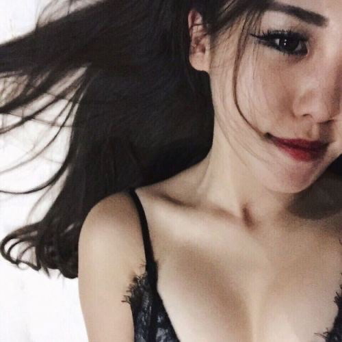 Pretty coréenne se masturbe
 #101049523