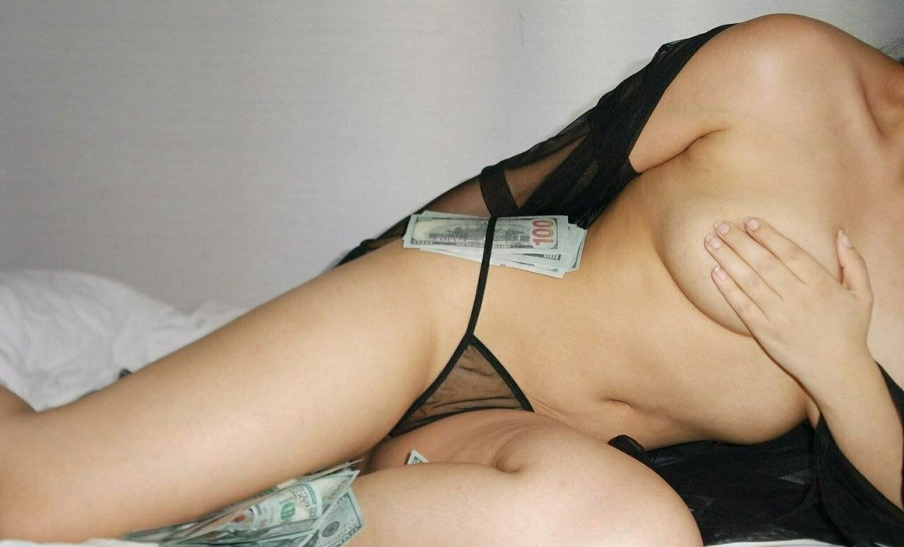 Perisahininkizi desnuda #109816145