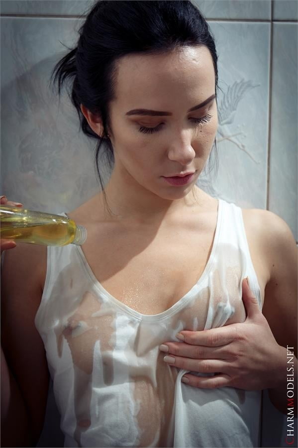 Natasha mucho aceite en la ducha
 #88840353