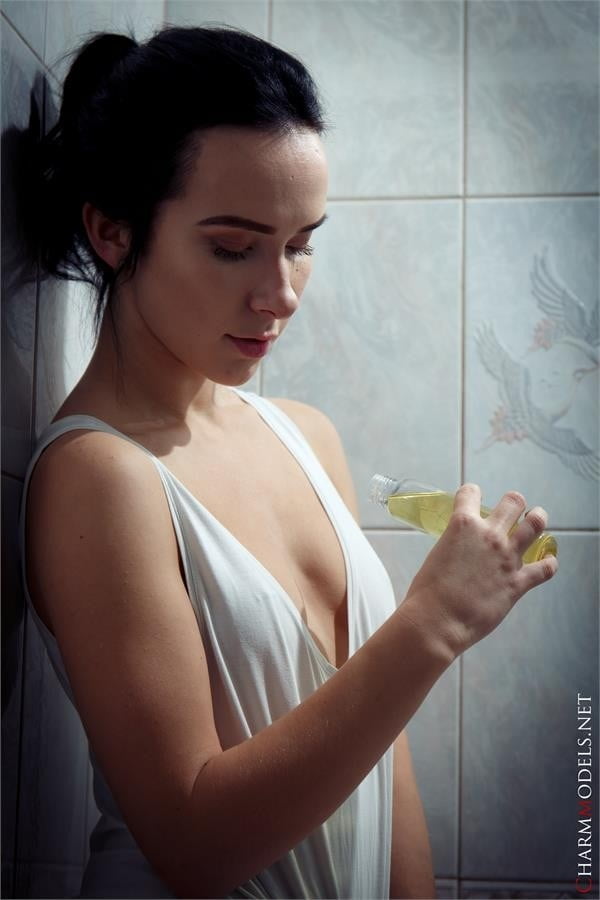 Natasha mucho aceite en la ducha
 #88840355