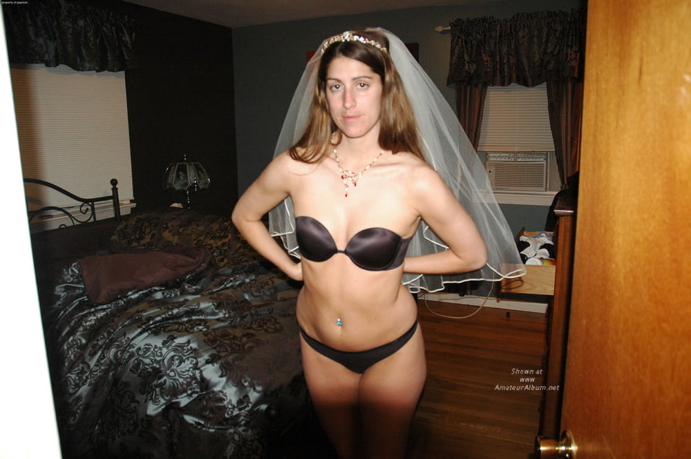 817 - spose matrimonio amatoriale mutandine bianche voyeur upskirt
 #82155000