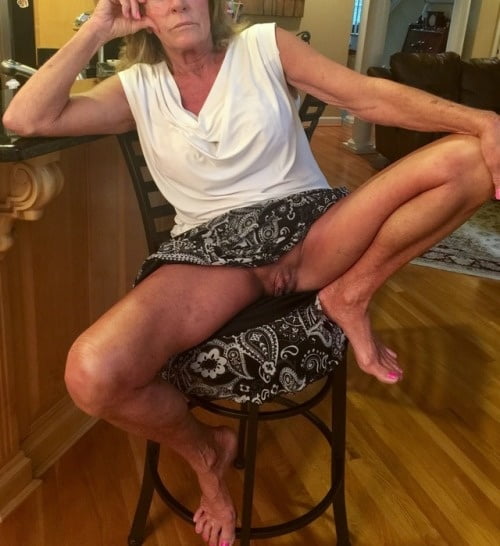 Hot tanned milf
 #94921806