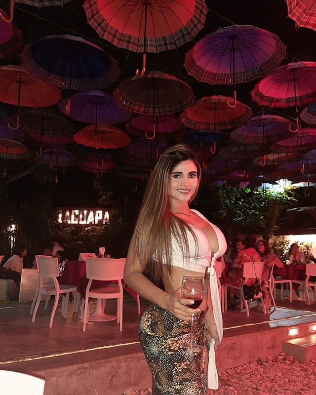 Georgette putica venezolana en vestiditos y falditas ricas
 #87940263