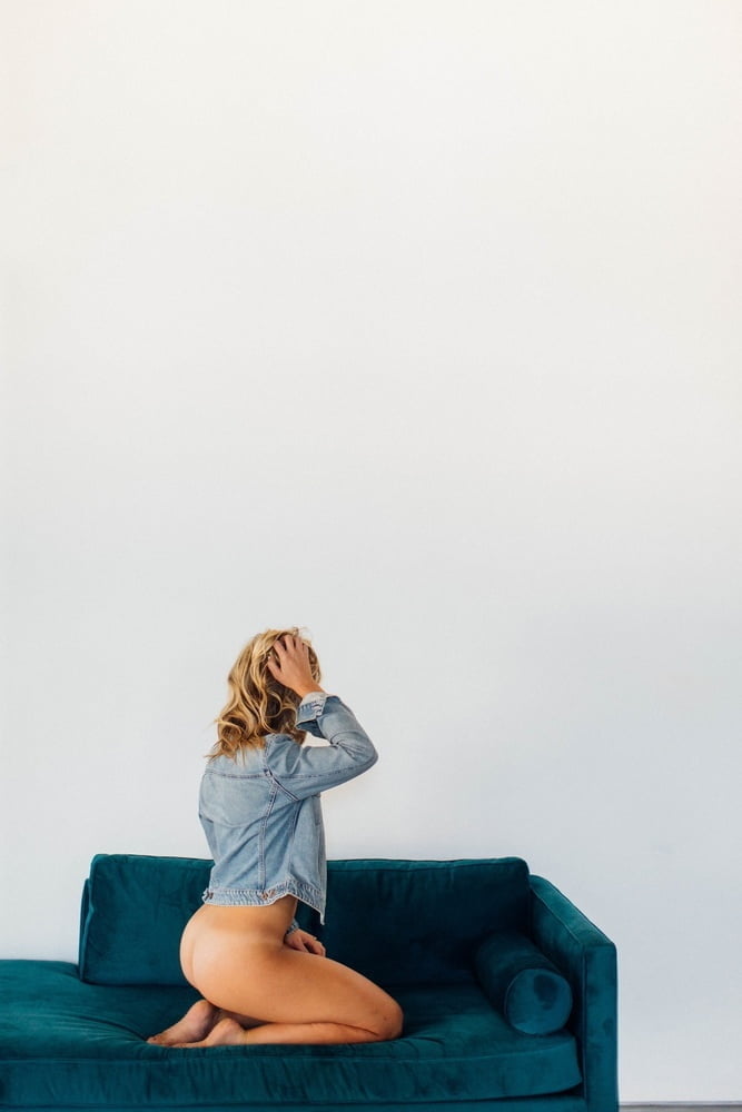 Alexa - milf blonde chaude - corps mince petits seins boudoir
 #89097388