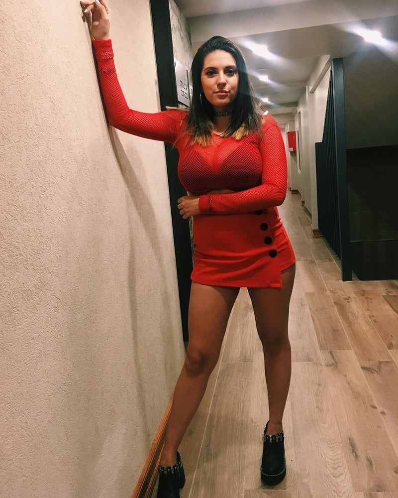 Vollbusige Frau 1242
 #94422995
