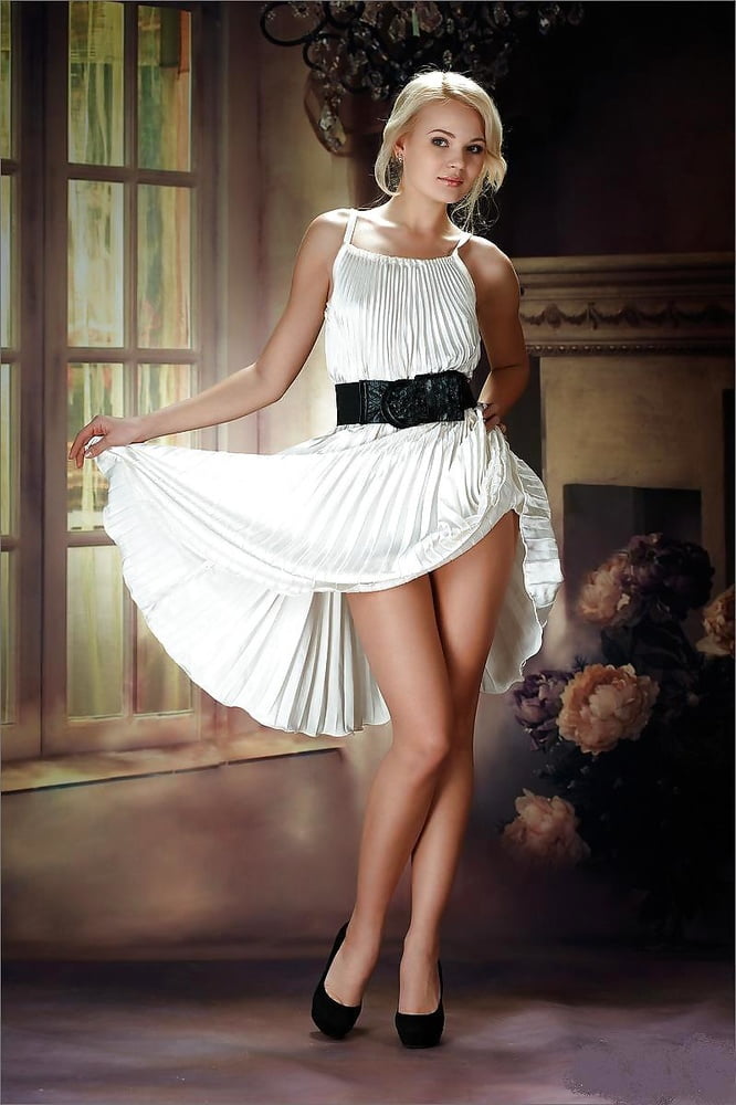 Sekretärinnen in Fersen, Strümpfen oder Nylons
 #94630486