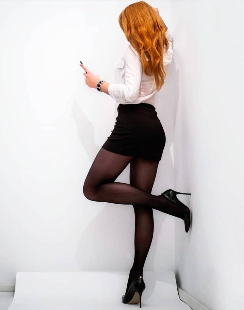 Sekretärinnen in Fersen, Strümpfen oder Nylons
 #94630654